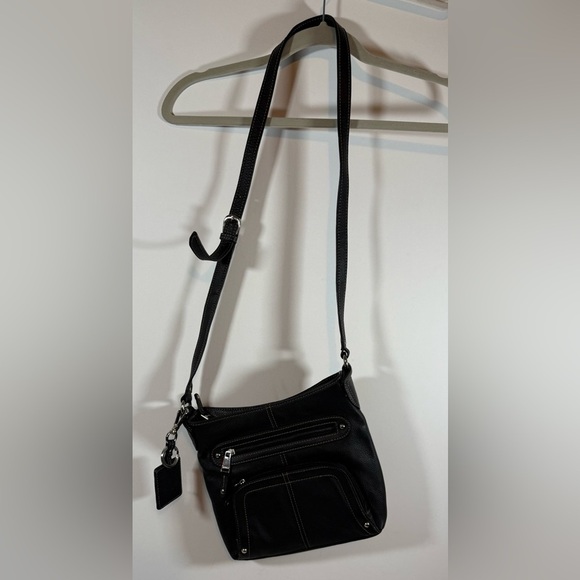 Vintage Tignanello Black pebbled Leather Crossbody w/ Key Chain - Picture 2 of 13